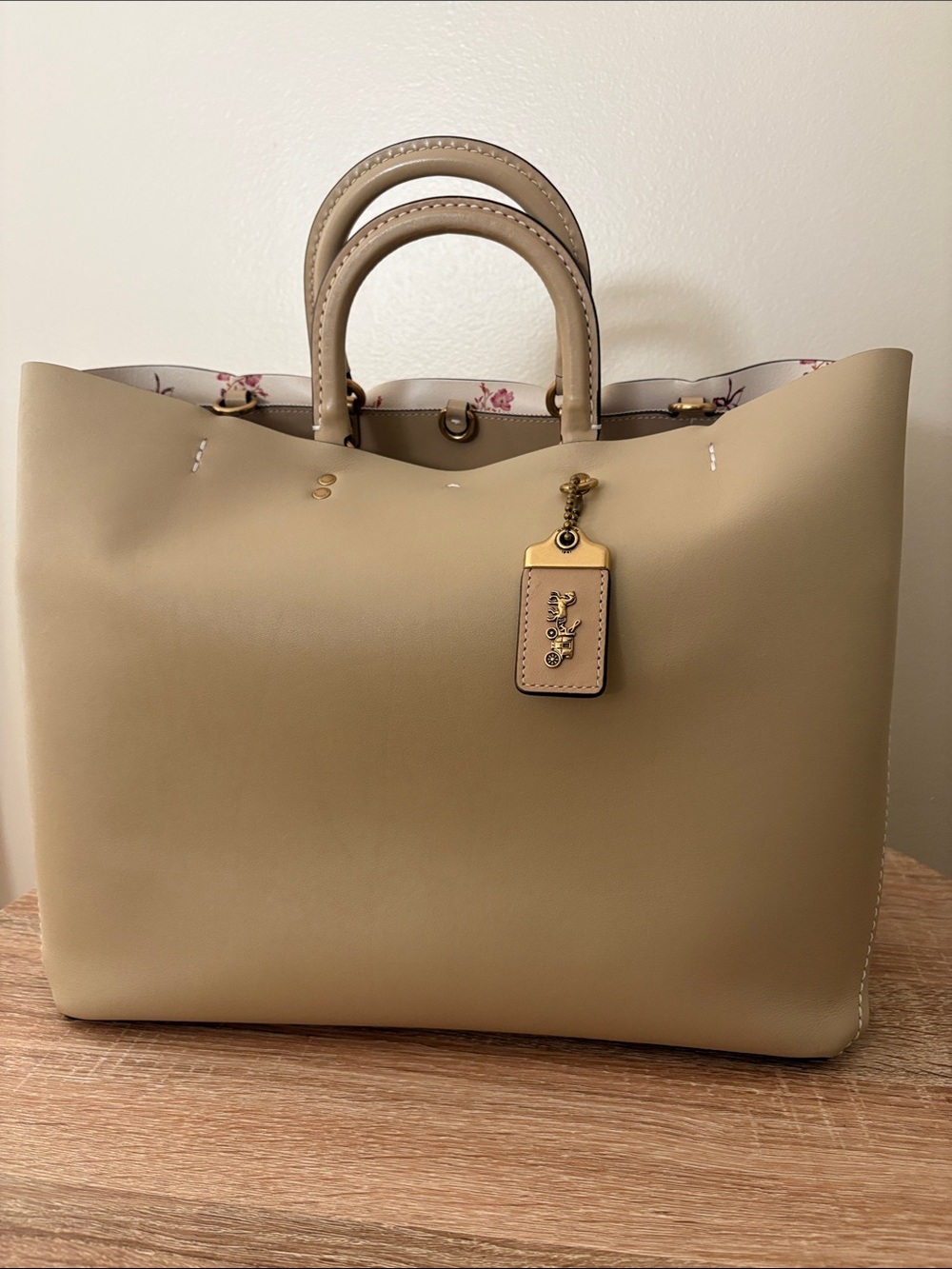 Coach Rogue Tote with floral bow print interior 28430 - Picture 2 of 13